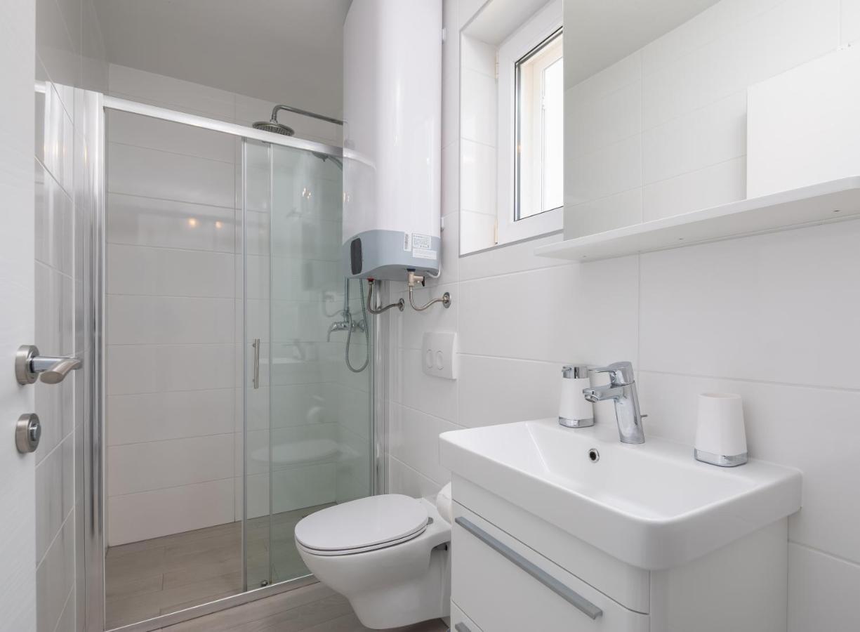 Vila Blanka Apartments Рогозница Экстерьер фото