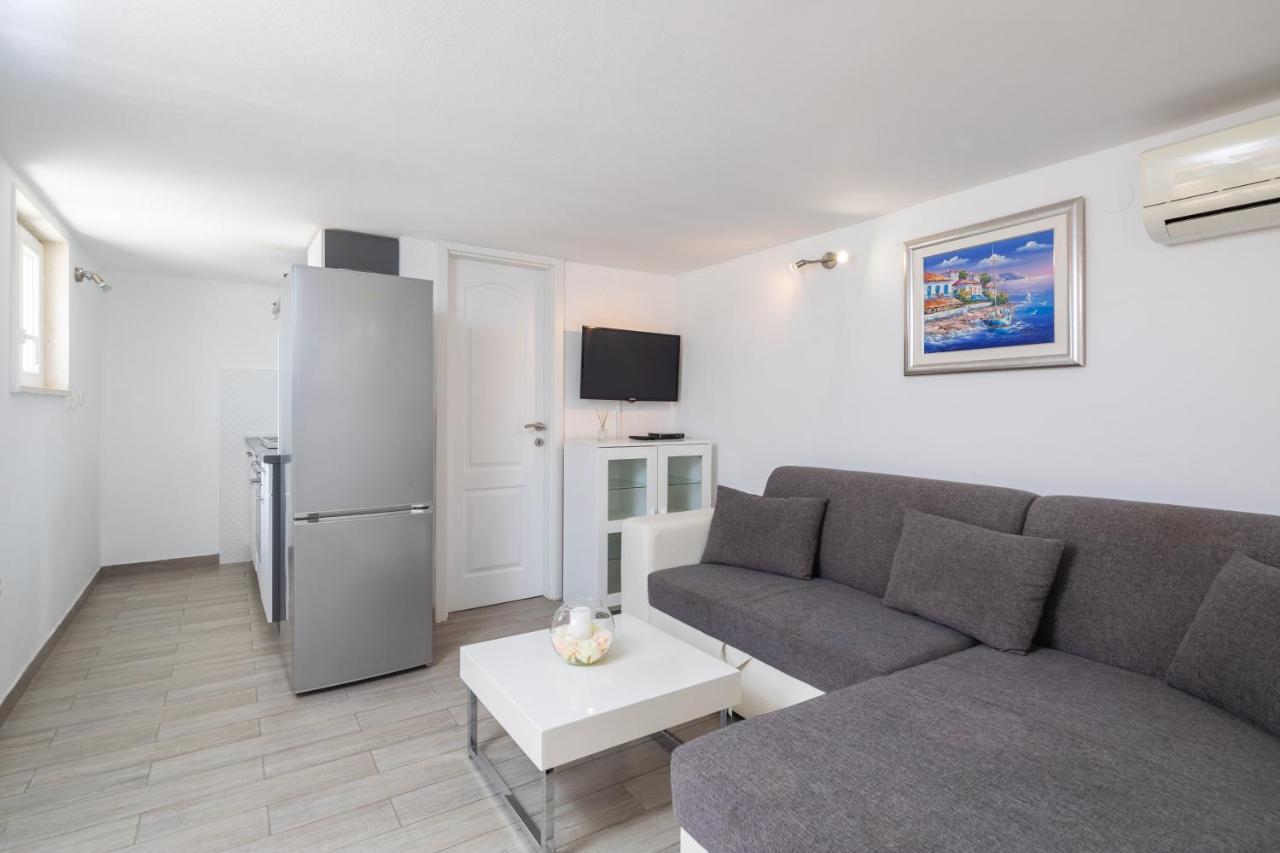 Vila Blanka Apartments Рогозница Экстерьер фото