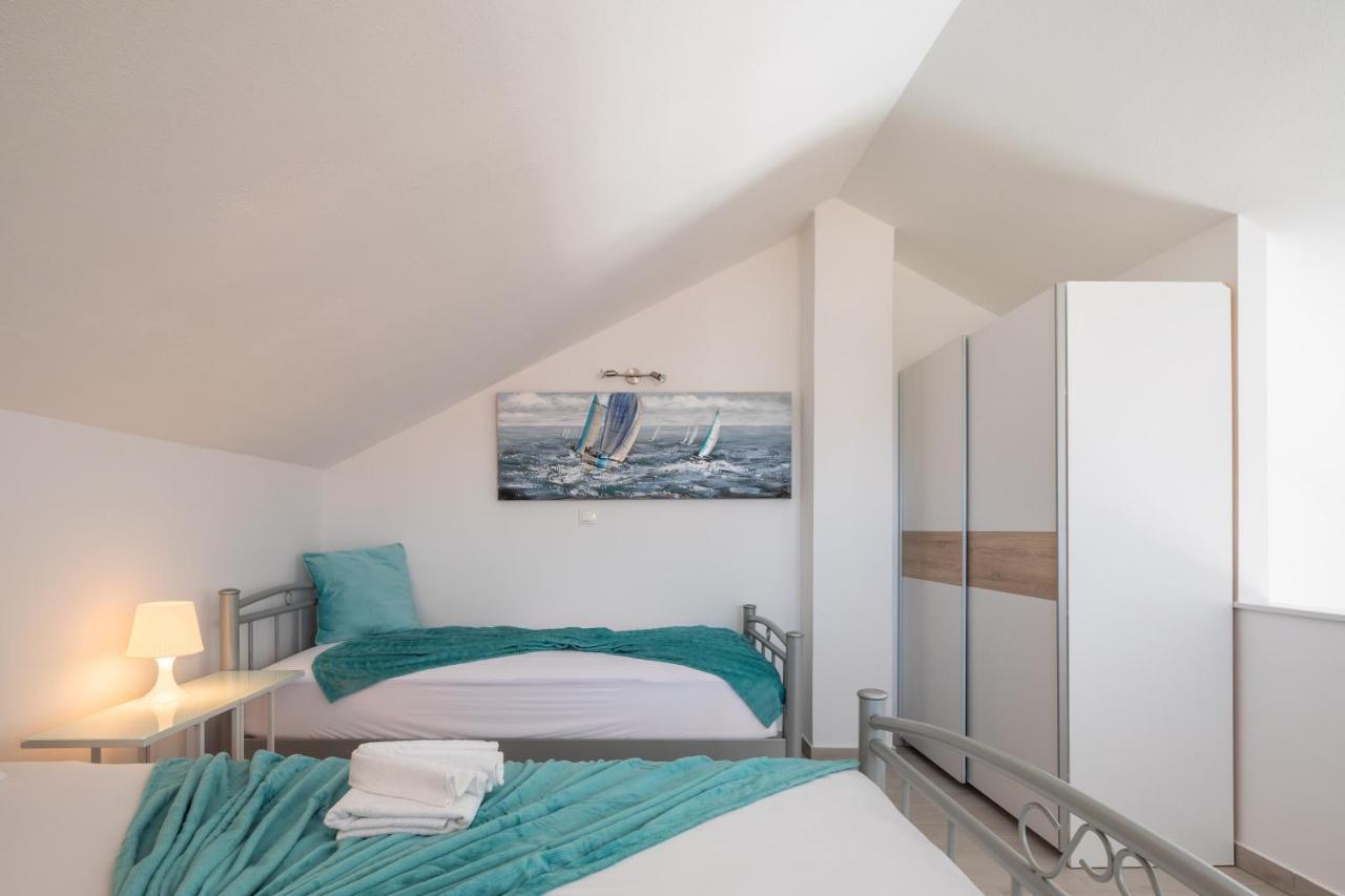 Vila Blanka Apartments Рогозница Экстерьер фото