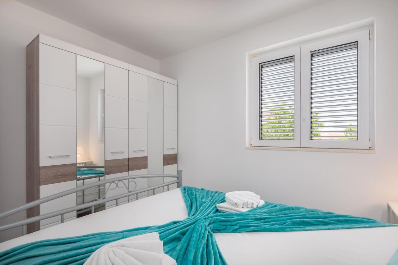 Vila Blanka Apartments Рогозница Экстерьер фото
